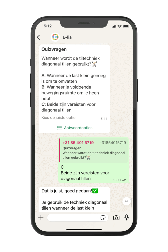 Visualisatie van een medewerker die mobiele instructies raadpleegt voor een veilige en consistente uitvoering van taken.