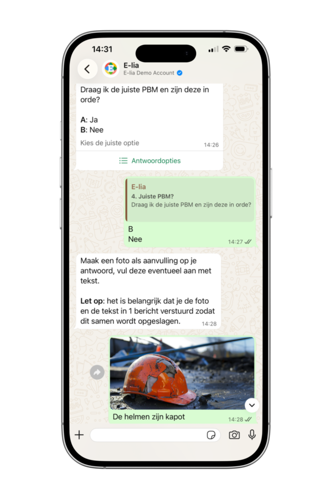 Smartphone met een werkplekinspectie via WhatsApp: E-lia vraagt of de juiste PBM wordt gedragen en om een onderbouwende foto, met een voorbeeldfoto van een kapotte veiligheidshelm.